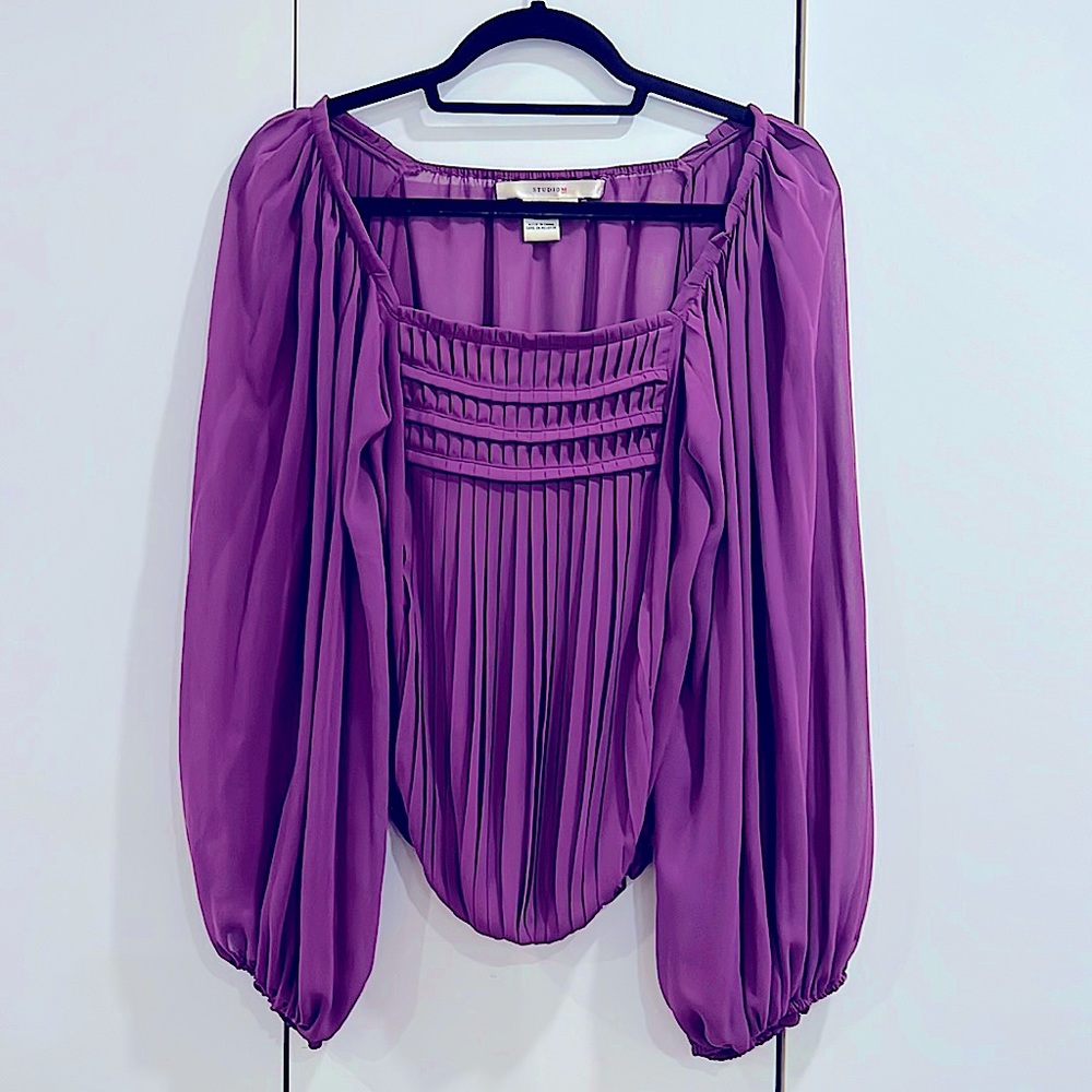 Studio M top